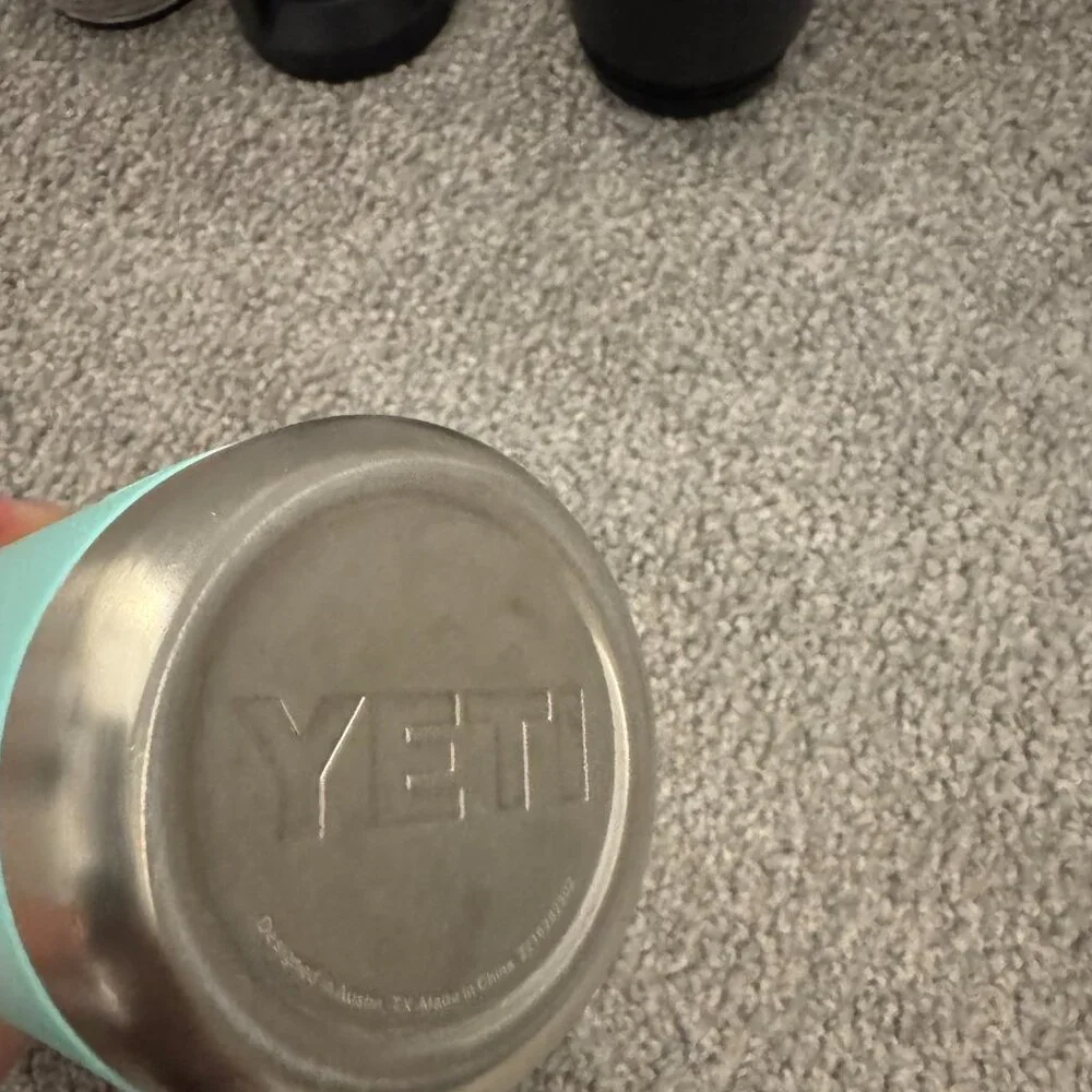 2 Yeti Rambler Bottles with Tops - Picture 6 of 9